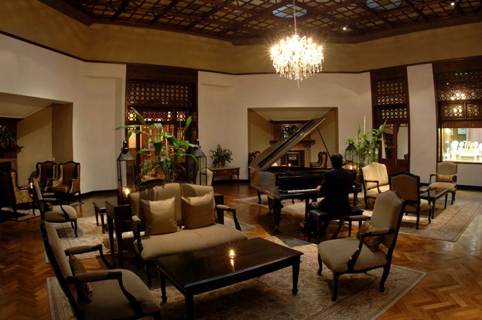 Piano Lounge