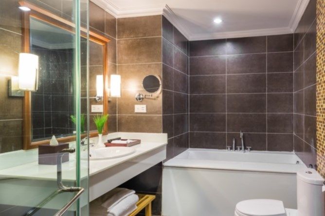 Suite bathroom