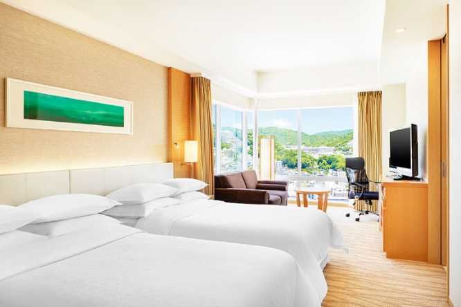 Corner twin room