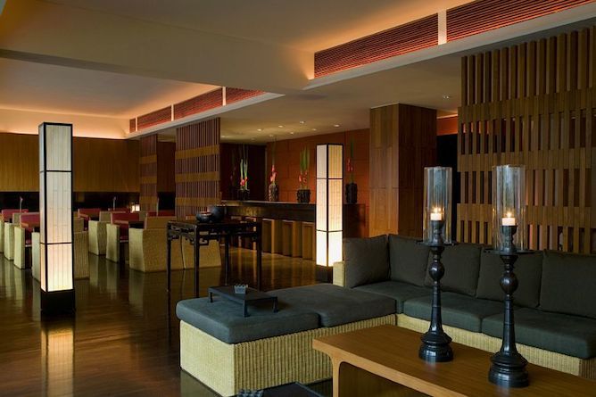 Club lounge & bar