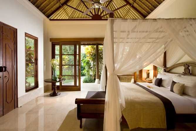 Airy bedrooms with high ceilings