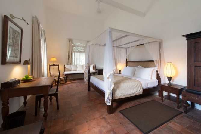 Colonial style suite