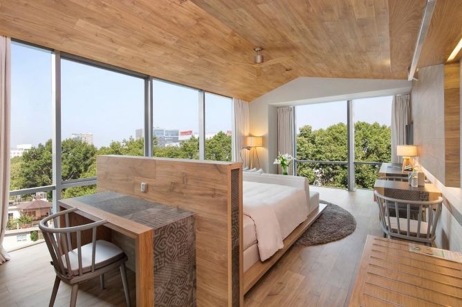 Corner Suite with city views