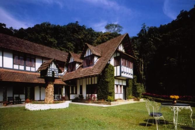 The charming Lake House Resort