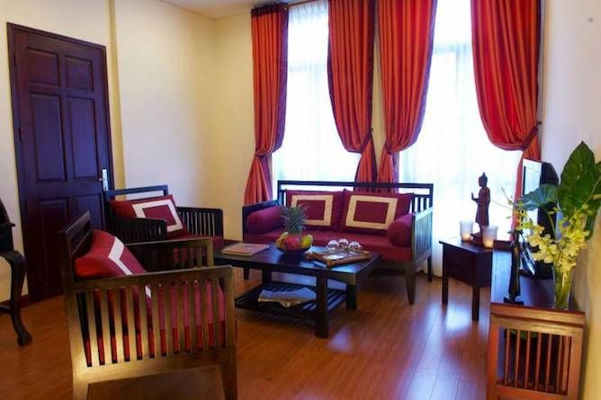 Hotel suite lounge
