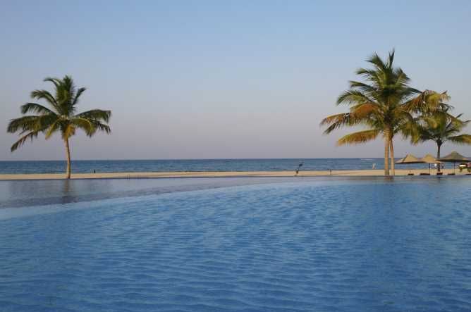 Resort infinity pool