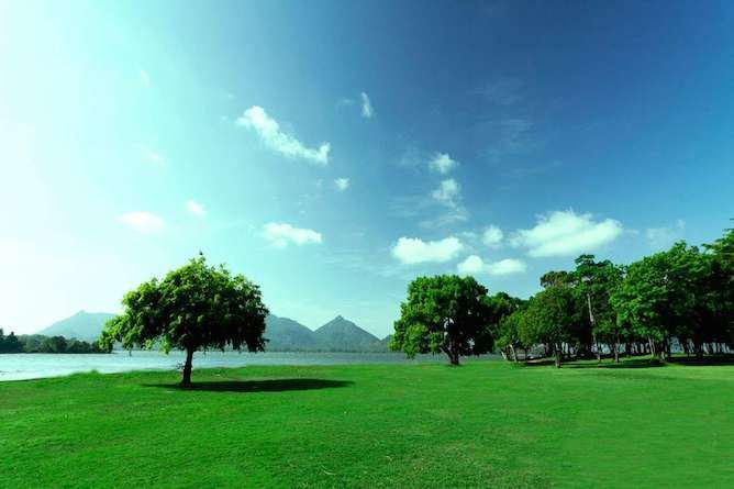 Gardens lakeside