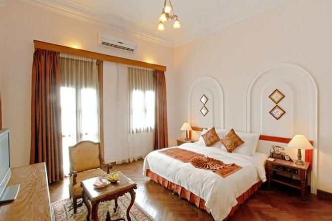 Colonial city deluxe room