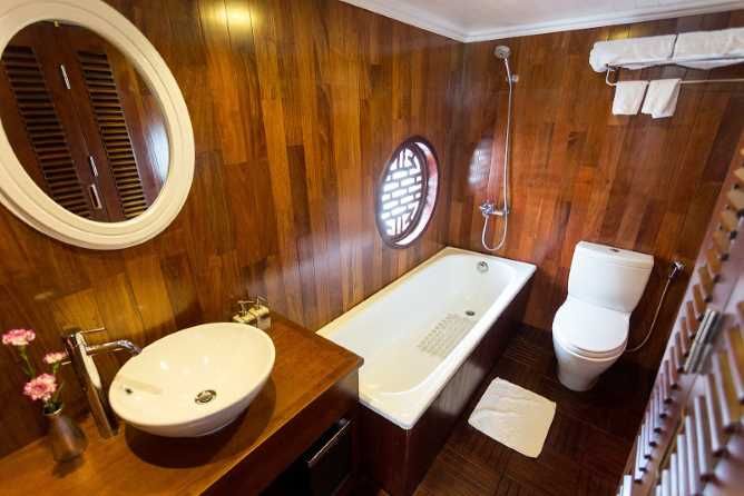 Bathroom of the Terrace Suite