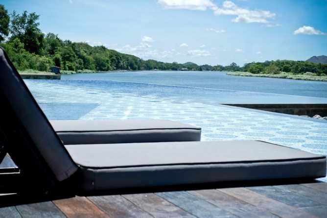Infinity pool