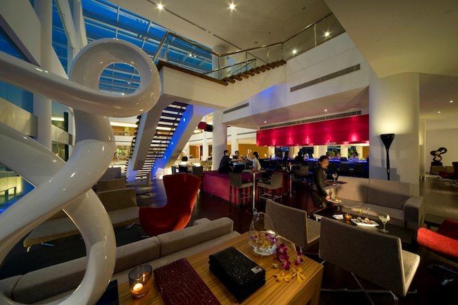 Hotel lobby & lounge