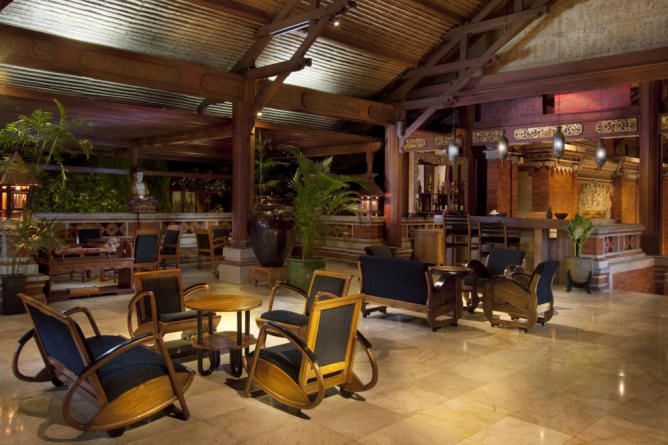Lobby lounge