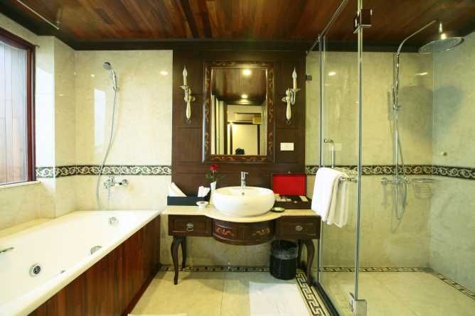 Indochina Sails Premium junk bathroom