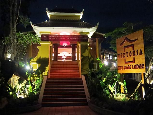 Victoria Nui Sam Lodge