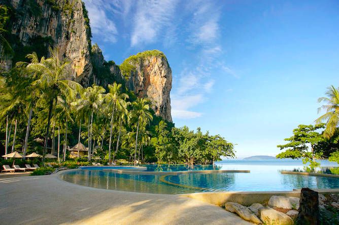 The spectacular infinity pool