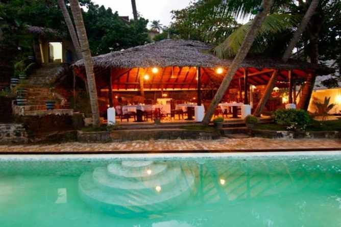 Restaurant by the pool