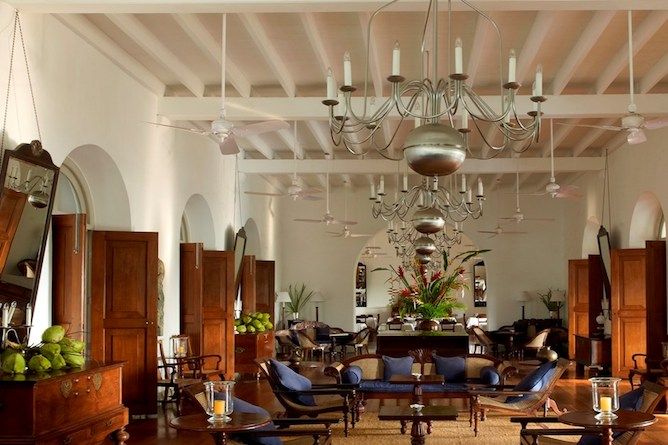 Lounge & bar