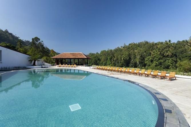 Swimming pool & sun loungers