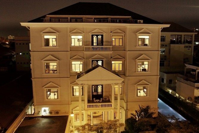 White Mansion