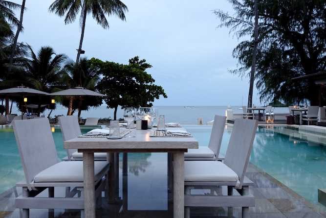 Poolside dining