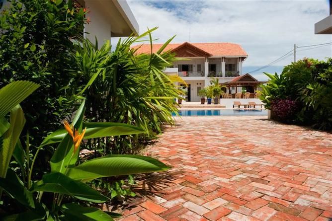 The walkway towards the central pool