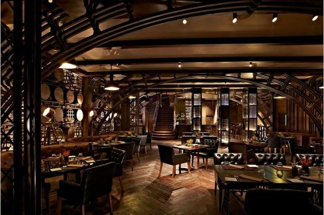 Le Salon gourmet restaurant