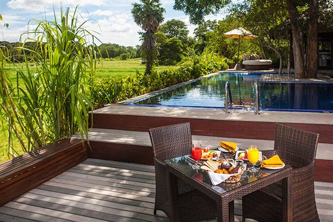 Breakfast by the pool