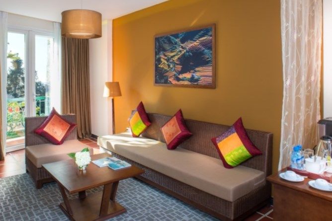 Suite sitting room