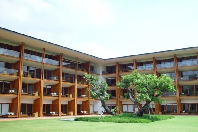 Views of the grounds & hotel rooms & suites