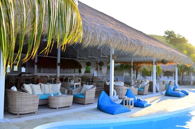 Restaurant and pool