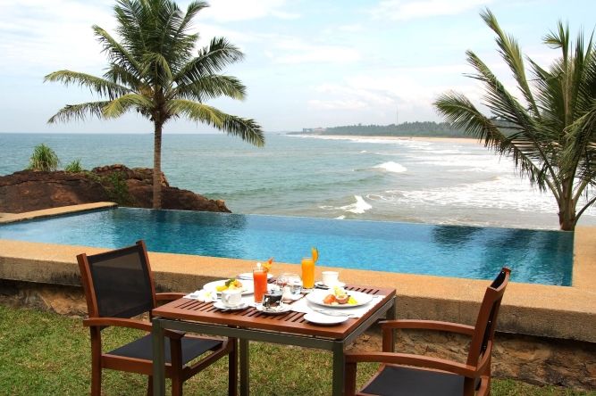 Deluxe Suite with pool