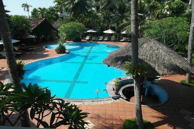 Swimming pool & terrace with pool bar