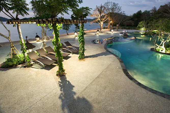 Freeform beachside pool