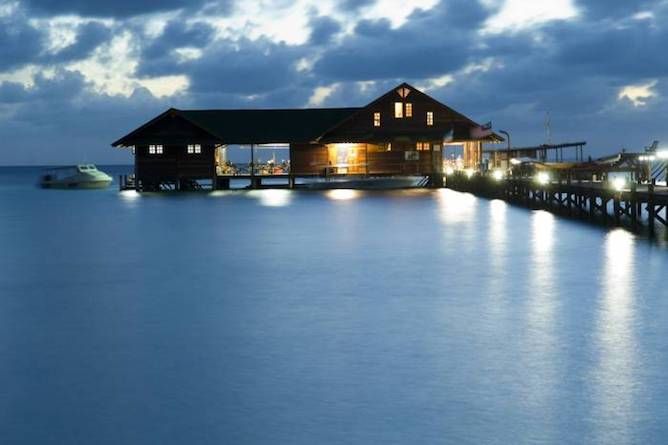 Lankayan jetty by night