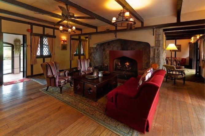 Highlander Lounge and reading room