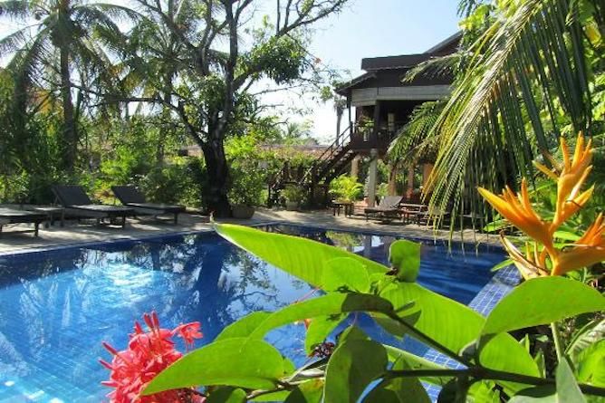 Pool & sun terrace