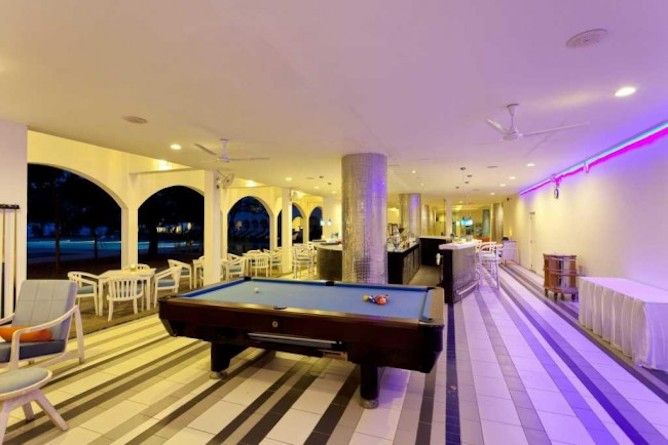 Bar, lounge and pool table