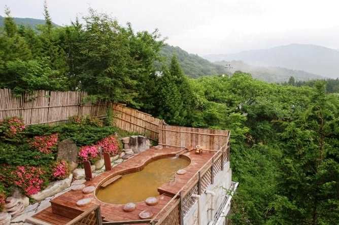 Fukinomori's stunning outdoor onsen