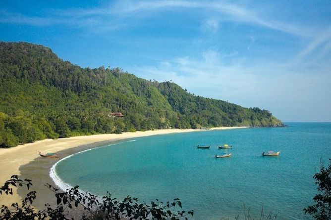 The long stretch of deserted beach that the Pimalai Resort sits on