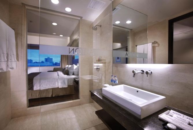 Superior room bathroom