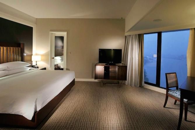 Suite bedroom