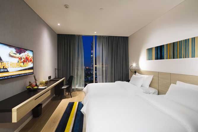 Premier city view twin room