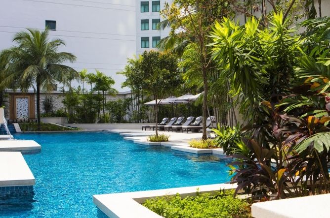 Swimming pool