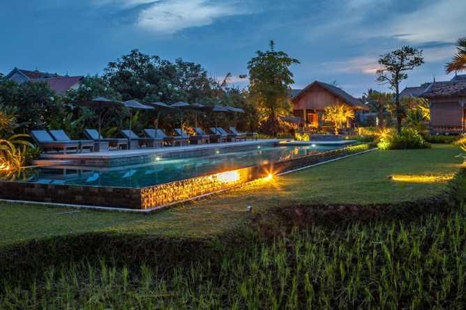 Picturesque pool setting
