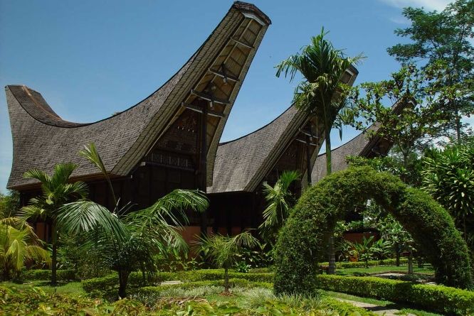 Stay in a traditional style Tongkonan