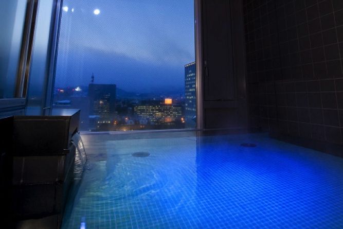 Open-air hot bath