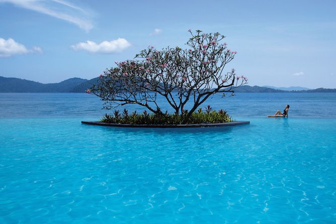 Infinity pool