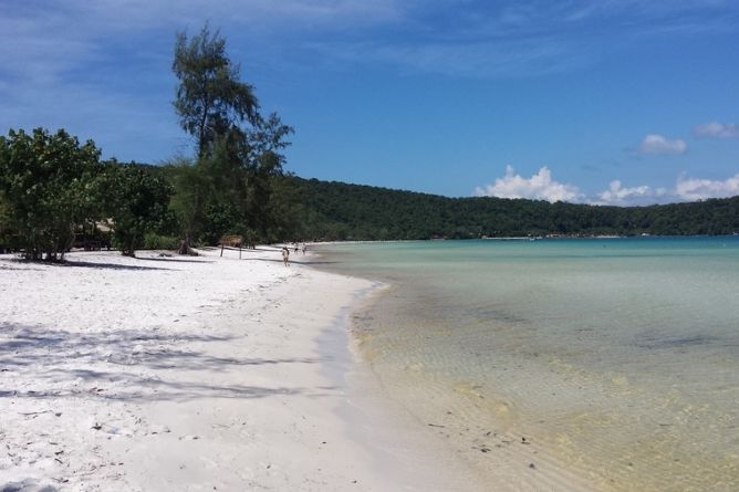 Saracen Bay - miles of white sands