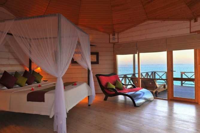 Jacuzzi Water Villa interior