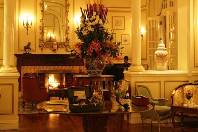 Hotel lobby & reception area